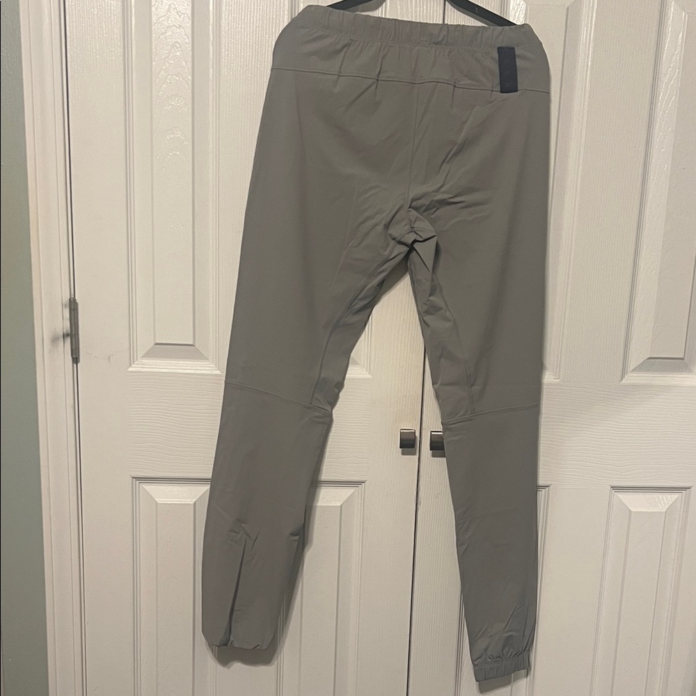NWT Fabletics Men's The One Light Gray Joggers Size XS - Picture 3 of 3
